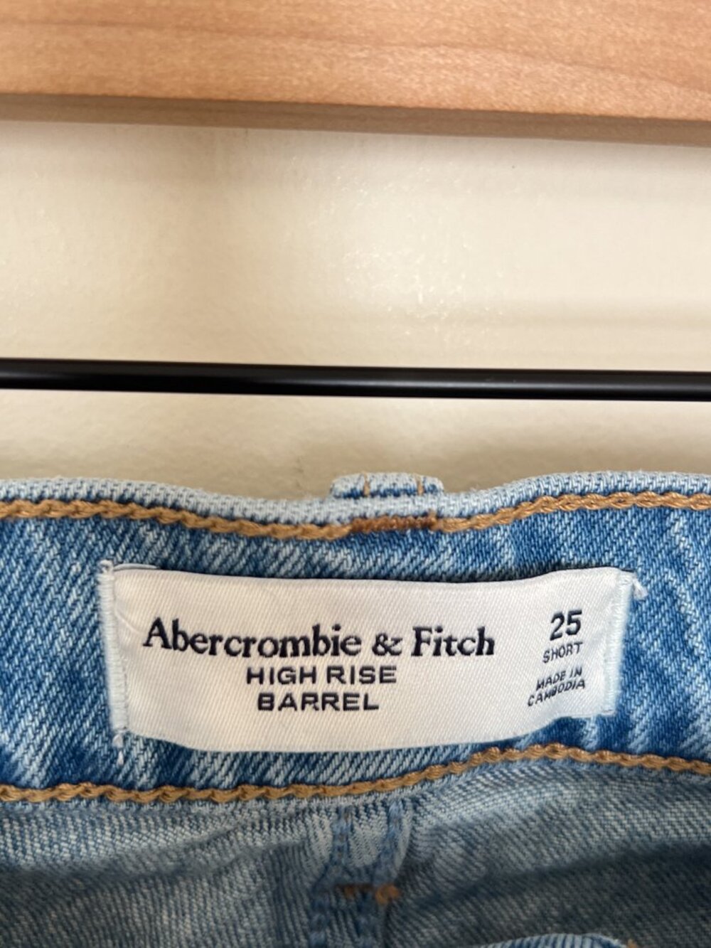 Abercrombie & Fitch Medium Wash High Rise Raw Hem Barrel Jeans Short - Picture 3 of 5